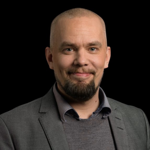 Harri_Kallio_black_background